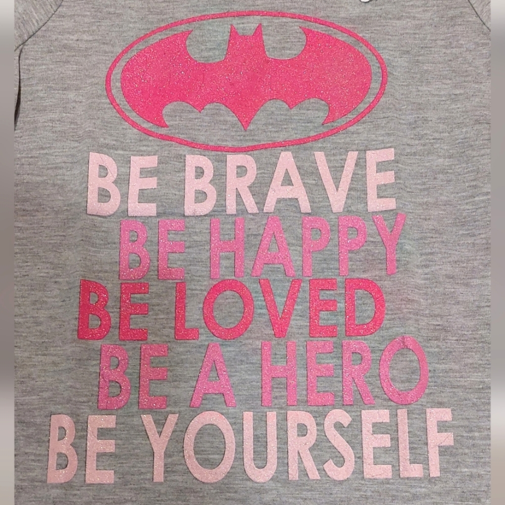 🔥SALE🔥 DC Comics Batman Girl's Grey Long Sleeved Tee NWT Size 5 - Picture 2 of 6